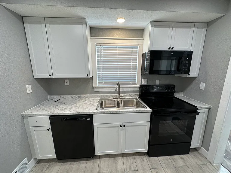 826 E 21st Ave #1 — Photo 5