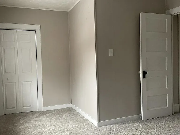 124 Baldwin Ave — Photo 1