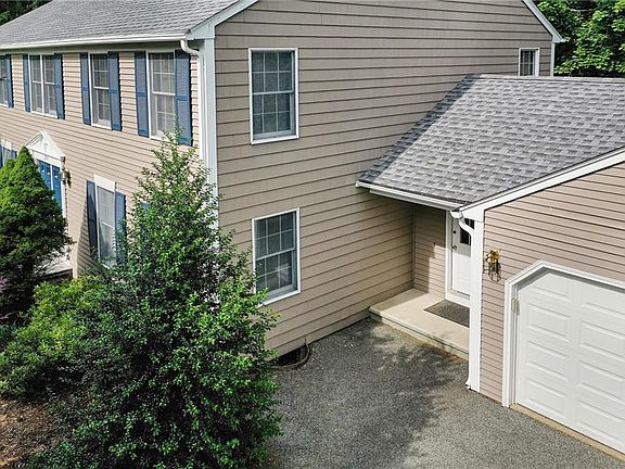 4th image of 255 Chestnut Dr