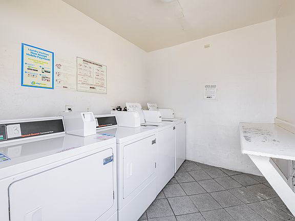 3rd image of 1210 3/4 N Berendo St #9
