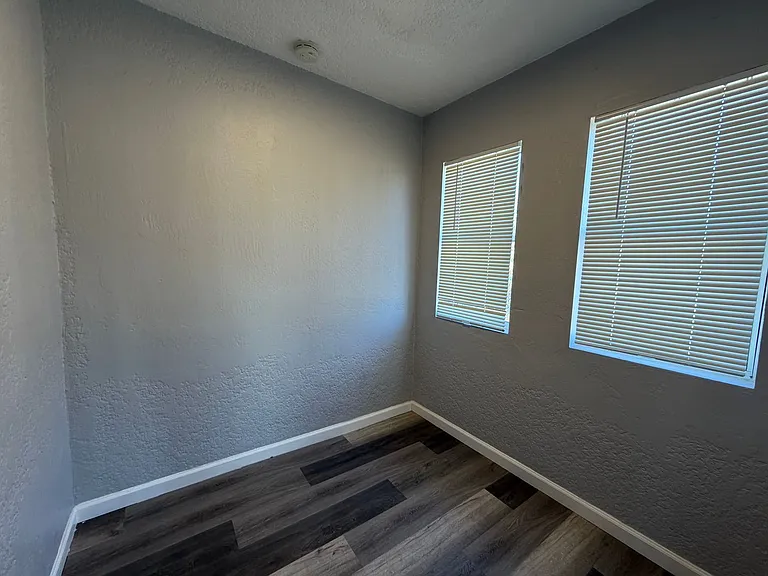 1833 E Harvard St #1-4 — Photo 22