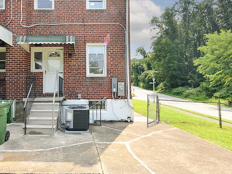 5618 Belleville Ave — Photo 33