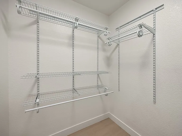 Wellington Place Apartments — Photo 47