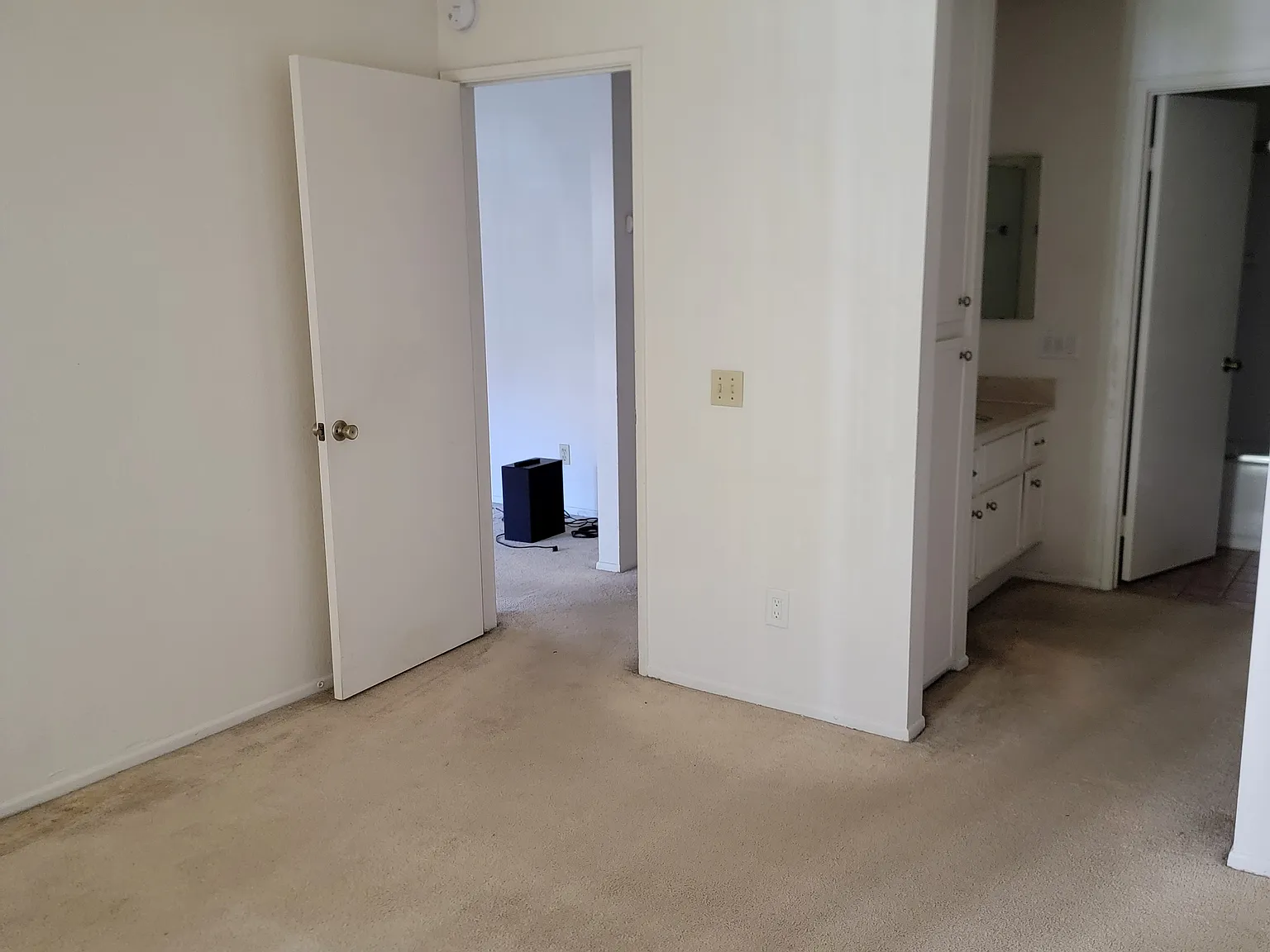 2 bed, 907 sqft, $1,365 — Photo 2