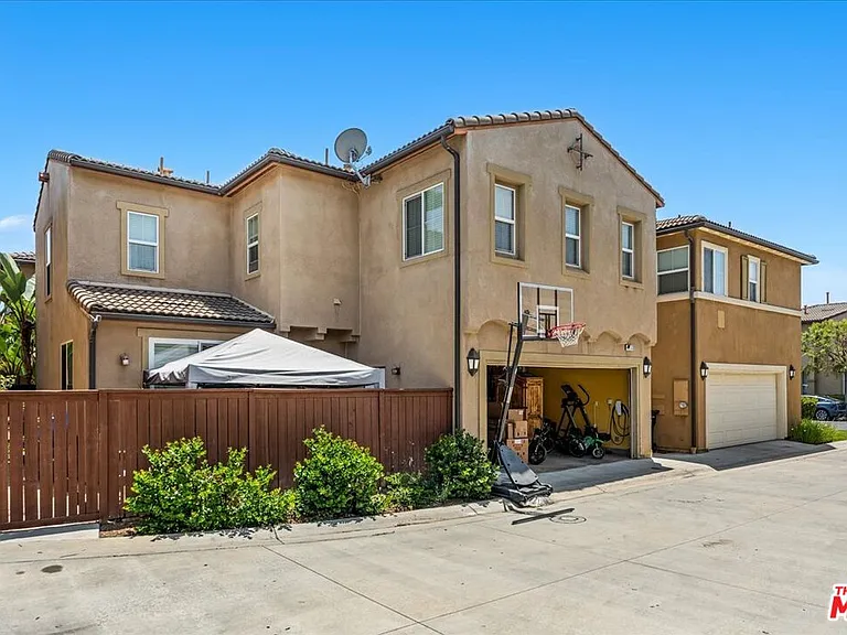 3653 W Medici Ln — Photo 37