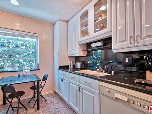 4th image of 1138 15th St APT 1