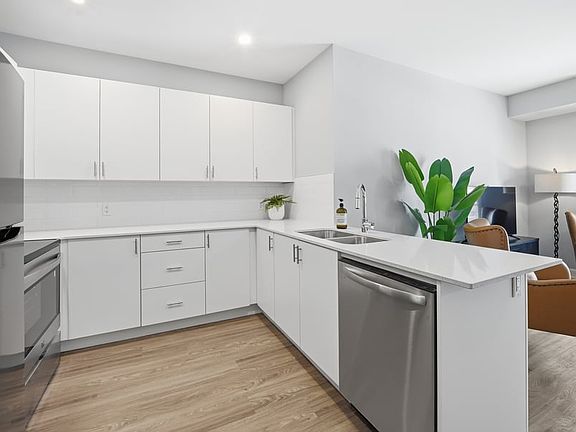 4th image of 2380 Cleroux Cres #207