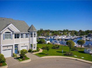 128 Jackie Ct, Patchogue, NY 11772