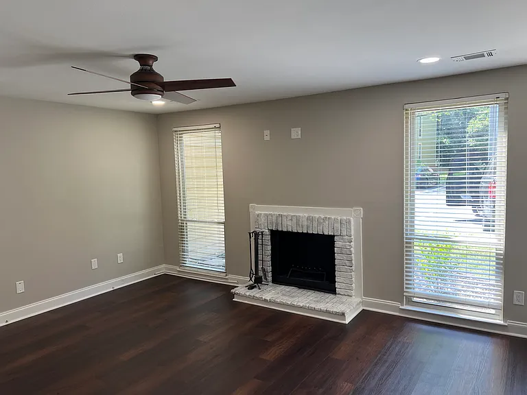 1135 Riverbend Club Dr SE — Photo 3