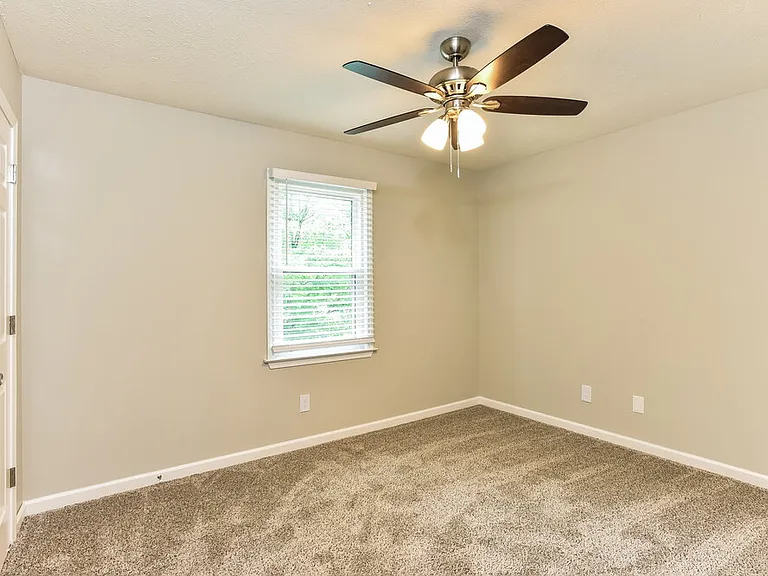 1135 SE Broad St — Photo 14