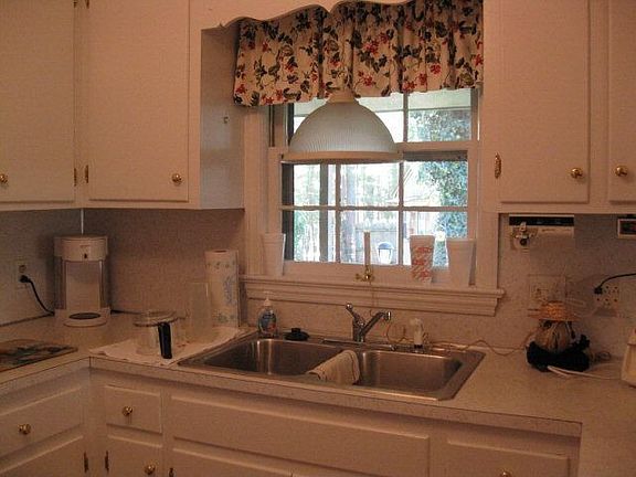 4th image of 300 Whitehall Dr