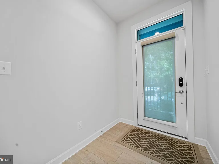 1121 S Lincoln St — Photo 53