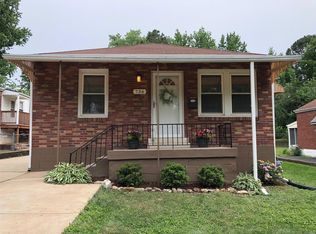 736 E Jackson Rd, Saint Louis, MO 63119