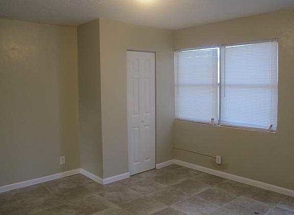 4th image of 61 NE 7th Ct