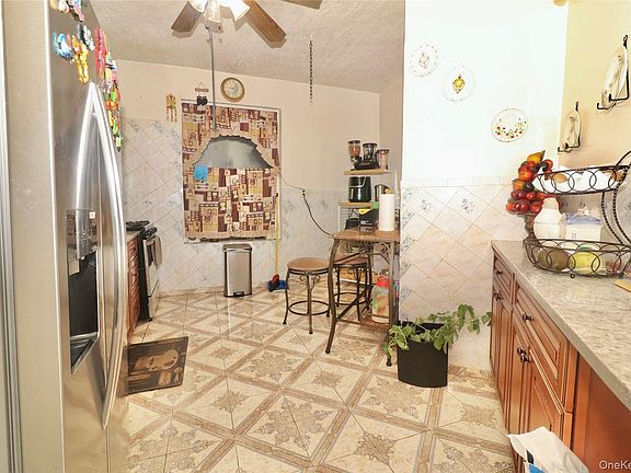 4th image of 941 Jerome Avenue #6C