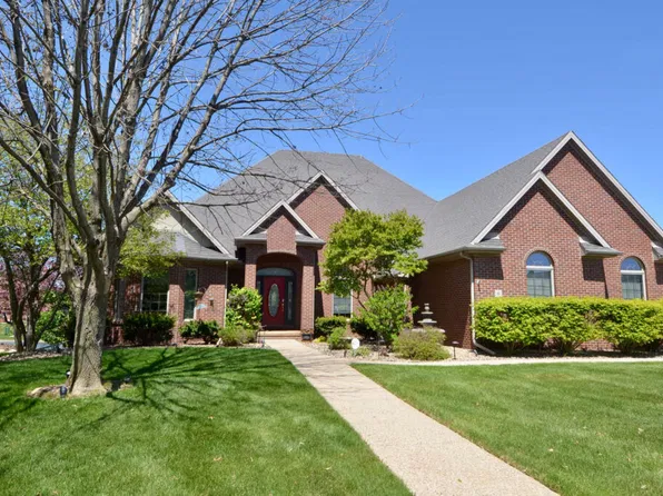 6 Strawberry Rd, Bloomington, IL 61704