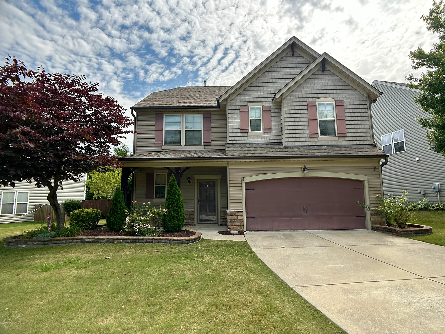 3B 2.5ba home +loft w/fenced back yard — Photo 2