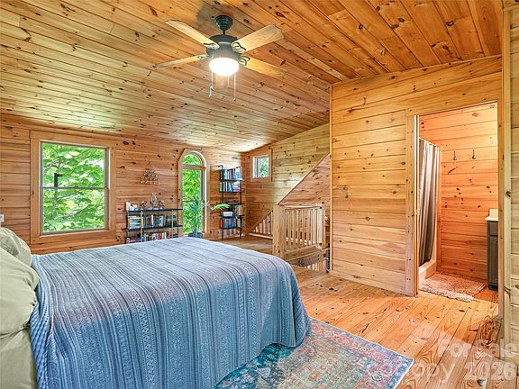 16th image of 520 Patricia Rd