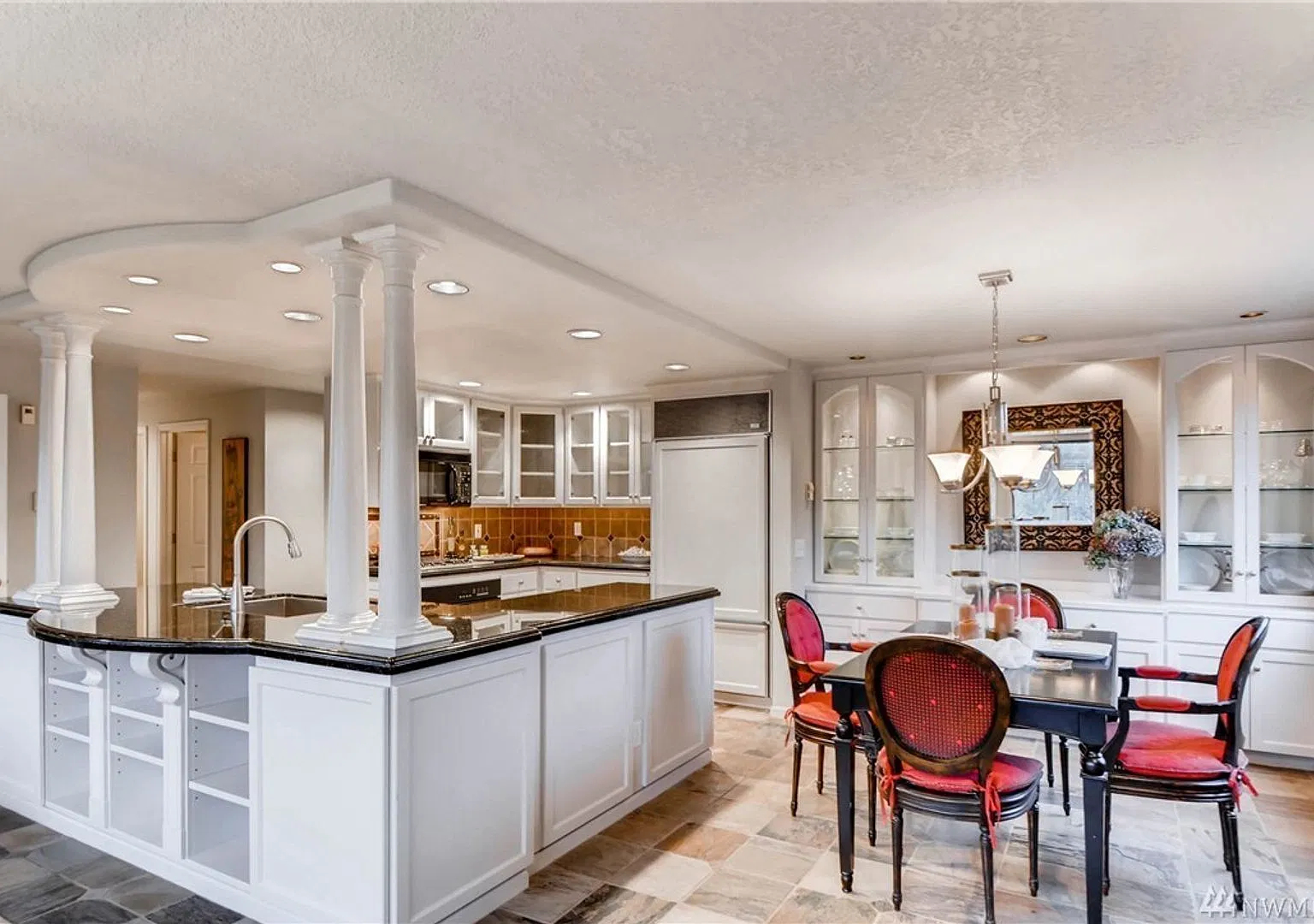 Bright & Spacious 2 bedroom 2 bath condo in Queen Anne! Available 11/27! — Photo 1