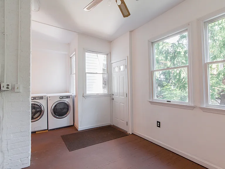 1358 Parkwood Pl NW — Photo 11
