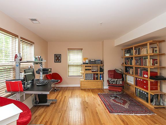 5th image of 210 Redland Blvd