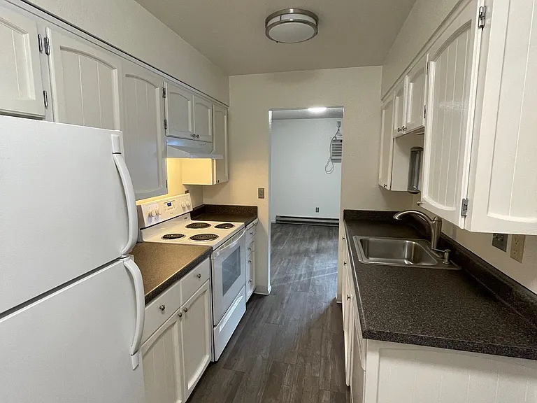 1004 E South St #6 — Photo 14