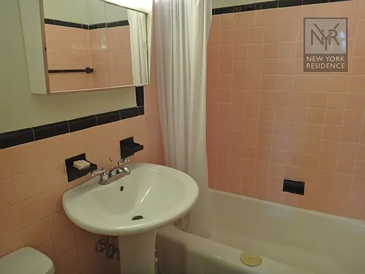 Rented by New York Residence | media 59