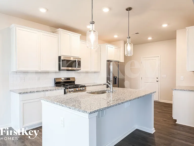 400 Stonefence Dr — Photo 6