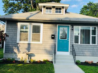 24 Oniska St, Warwick, RI 02889