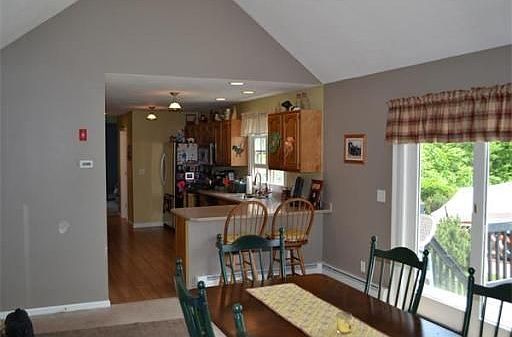 3rd image of 13 Hayward Glen Dr