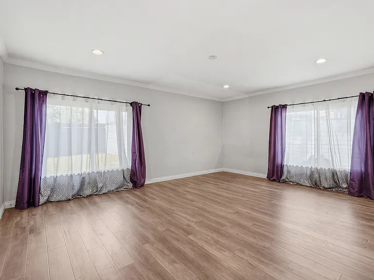 8647 Corbin Ave — Photo 23