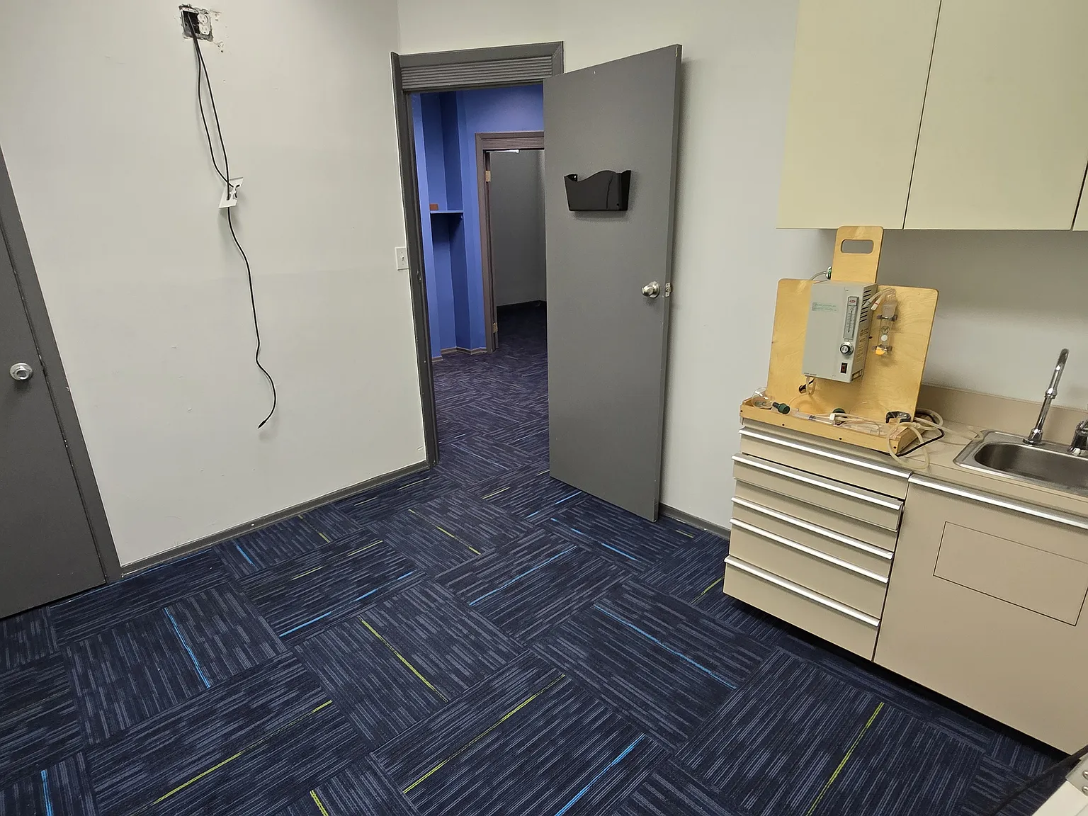 Studio, 900 sqft, $2,200 — Photo 2