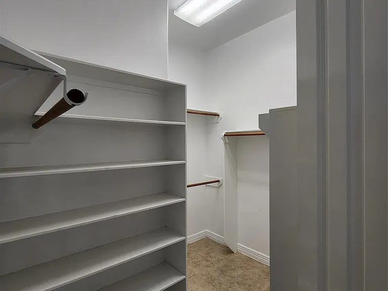 8440 Majestic Lake Ct — Photo 24