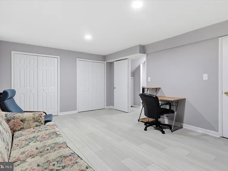 111 Connery Ter SW — Photo 17
