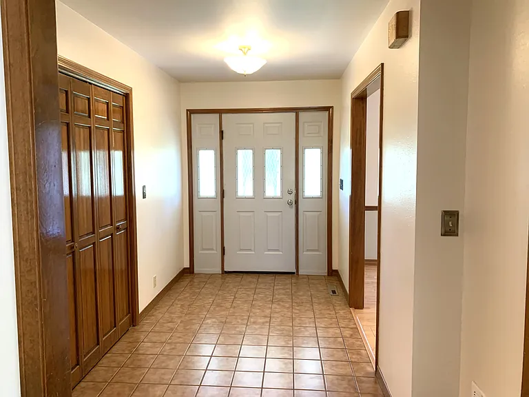 2783 Douglas Fir Rd — Photo 3
