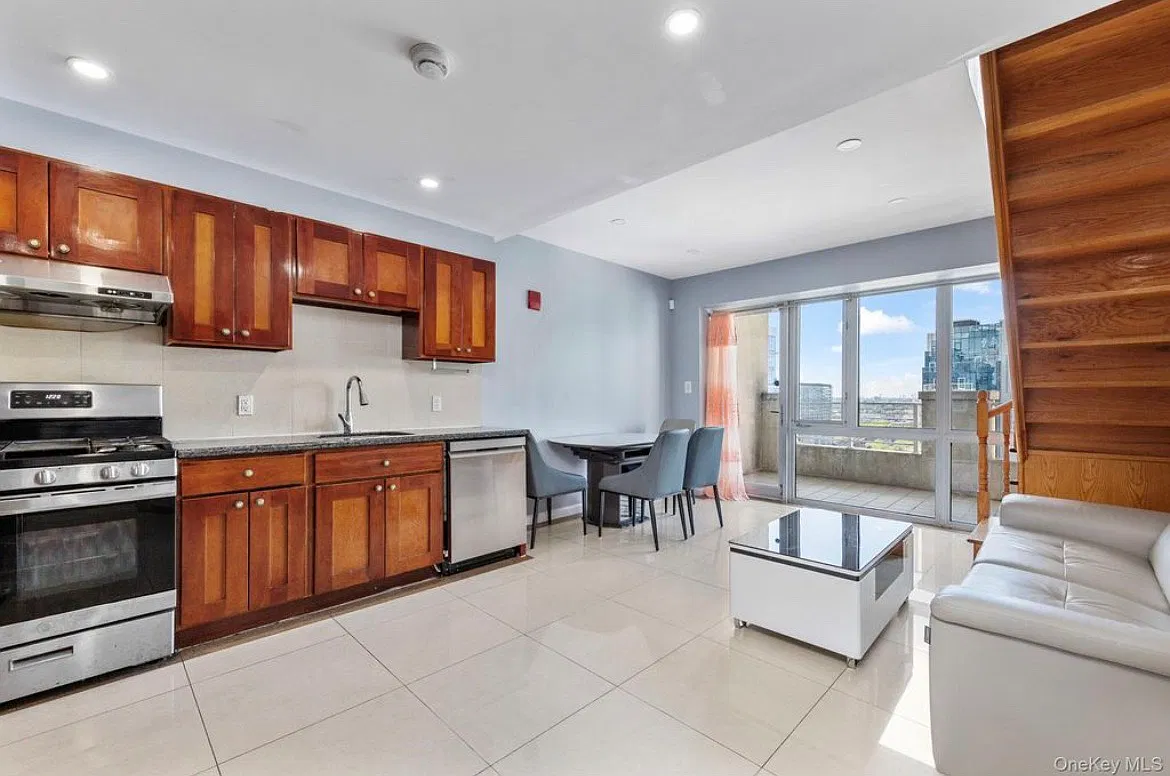 3 bed, 1100 sqft, $4,500 — Photo 1