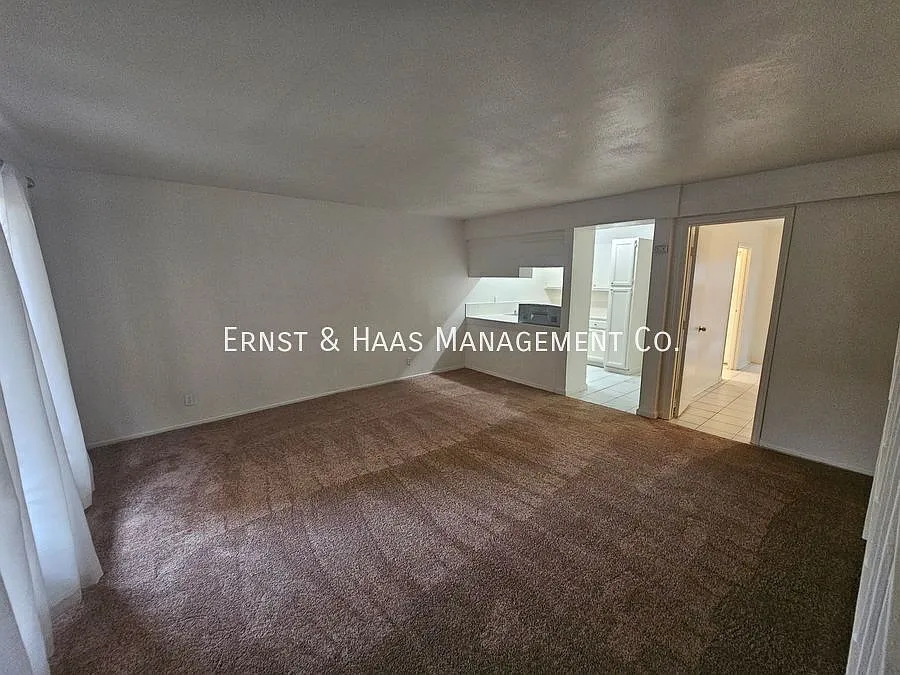 Wonderful 2-Story Townhouse-Style Apartment! — Photo 2