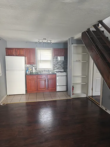101 Walnut St #B Photo 1