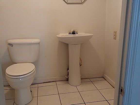 2nd image of 3023 Matipan Ave