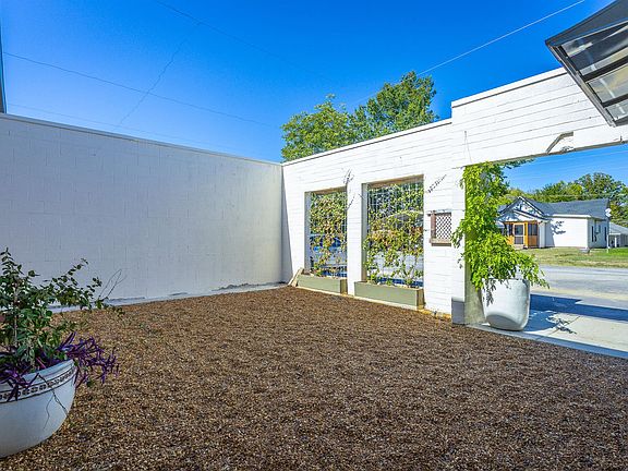 5th image of 1619 E 12th St #115