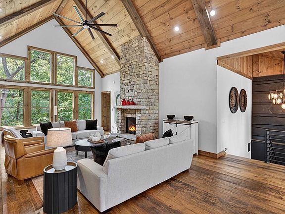 5th image of 361 Bluebird Ln
