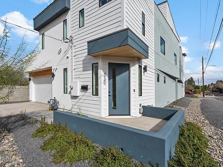 230 W Monterosa St — Photo 2