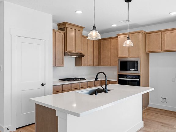 2nd image of 320 Legacy Point Dr