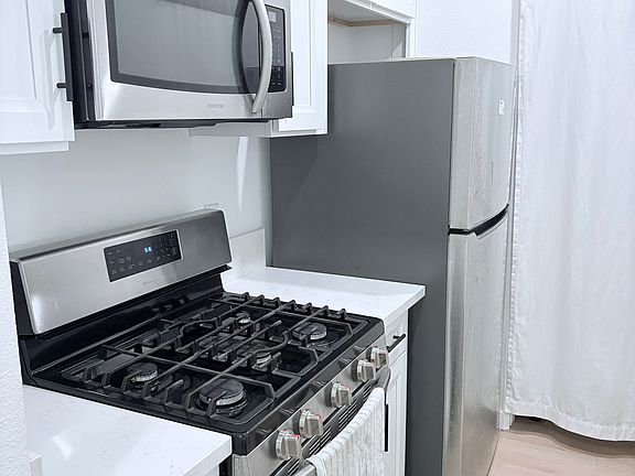 3rd image of 3129 Watermarke Pl
