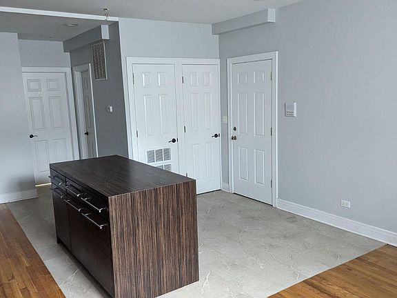2nd image of 2837 W Cortez St #G