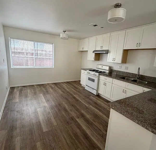 263 S Lemon St #B — Photo 3