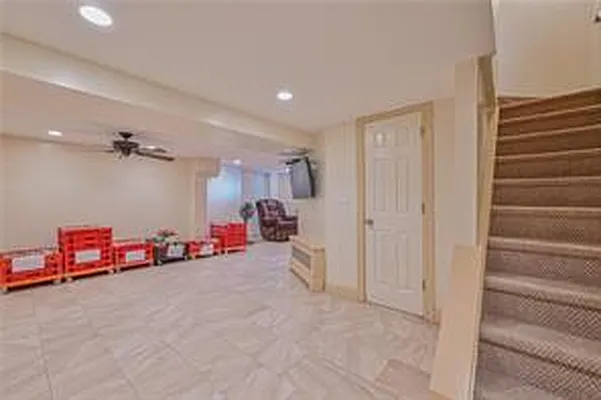 Sold by Remax Real Estate Professionals | media 16