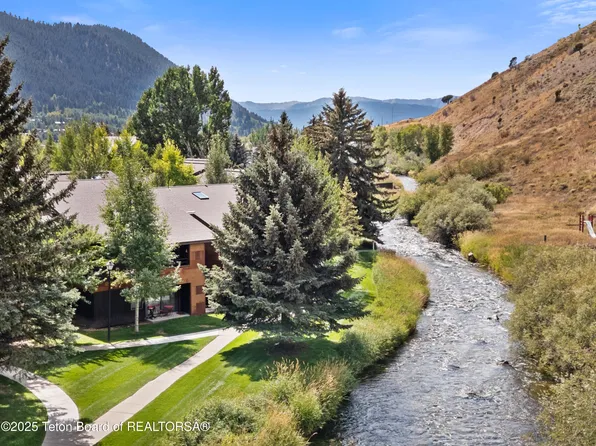 355 W Deloney Ave APT D-6, Jackson, WY 83001