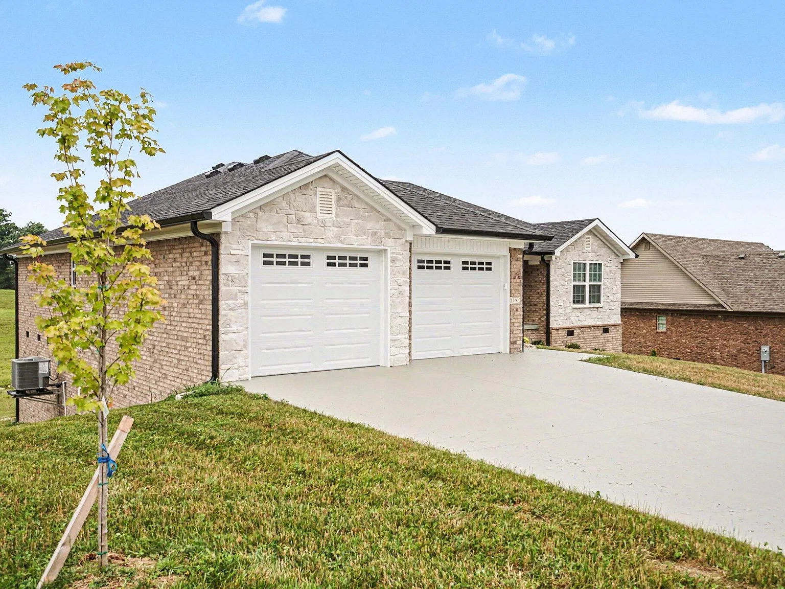 3 bed, 2.0 bath, 1747 sqft, $2,500 — Photo 2