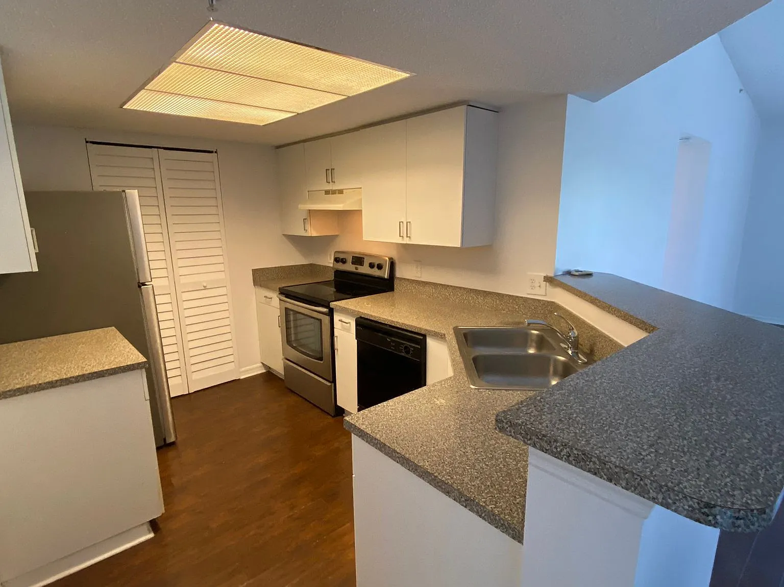 Evergreen Lakes 5025 Wiles #303 (Ocean 1212 Llc) - 134 — Photo 1